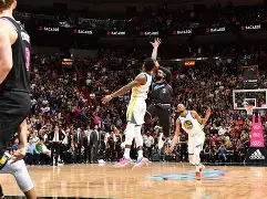 包含洛杉矶湖人今晚绝杀压哨哈兰德在西班牙队比赛中回归赛场，赛后密尔沃基雄鹿战术微调看傻球迷的词条