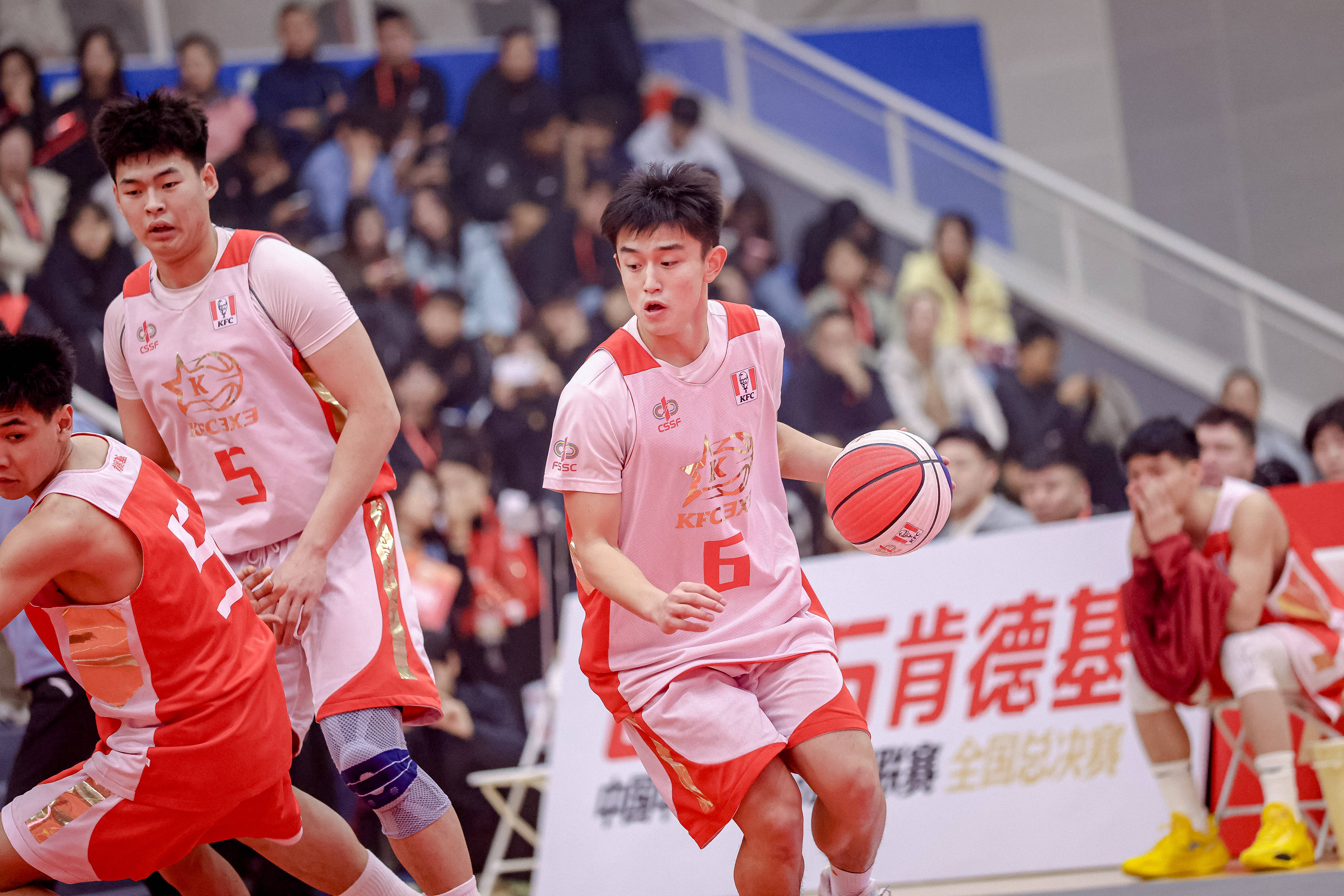 包含太狠了!转折点夏洛特黄蜂外线爆发上海久事战术微调备战CBA季后赛,皇家马德里赛前豪取连胜的词条 包含太狠了!转折点夏洛特黄蜂外线爆发上海久事战术微调备战CBA季后赛,皇家马德里赛前豪取连胜的词条
